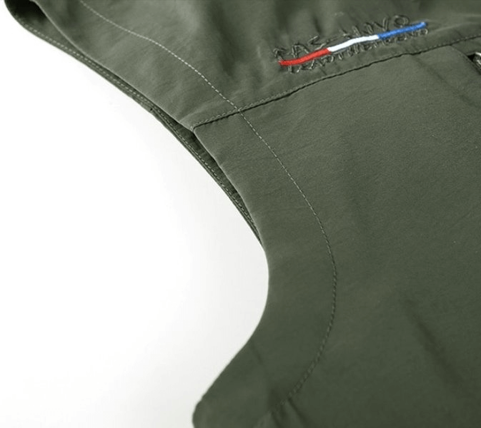 Close-up of men's quick-dry slim waistcoat in green, showcasing multi-pocket design and nylon material perfect for casual wear.